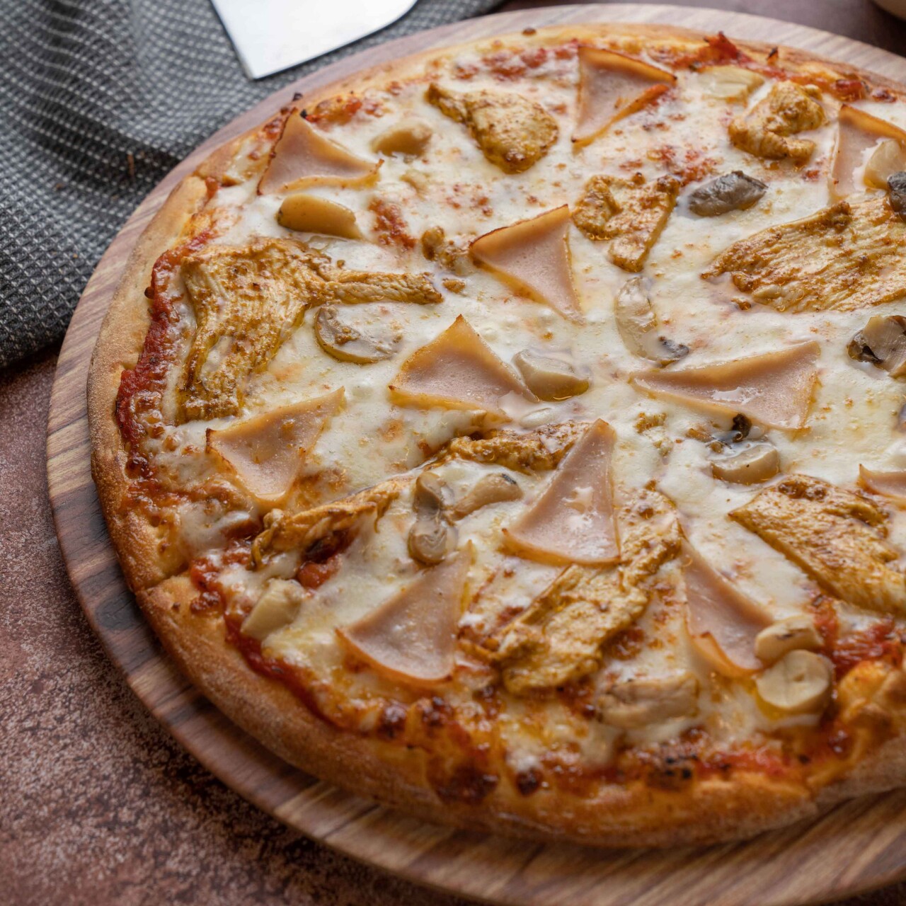 TAVUKLU PİZZA