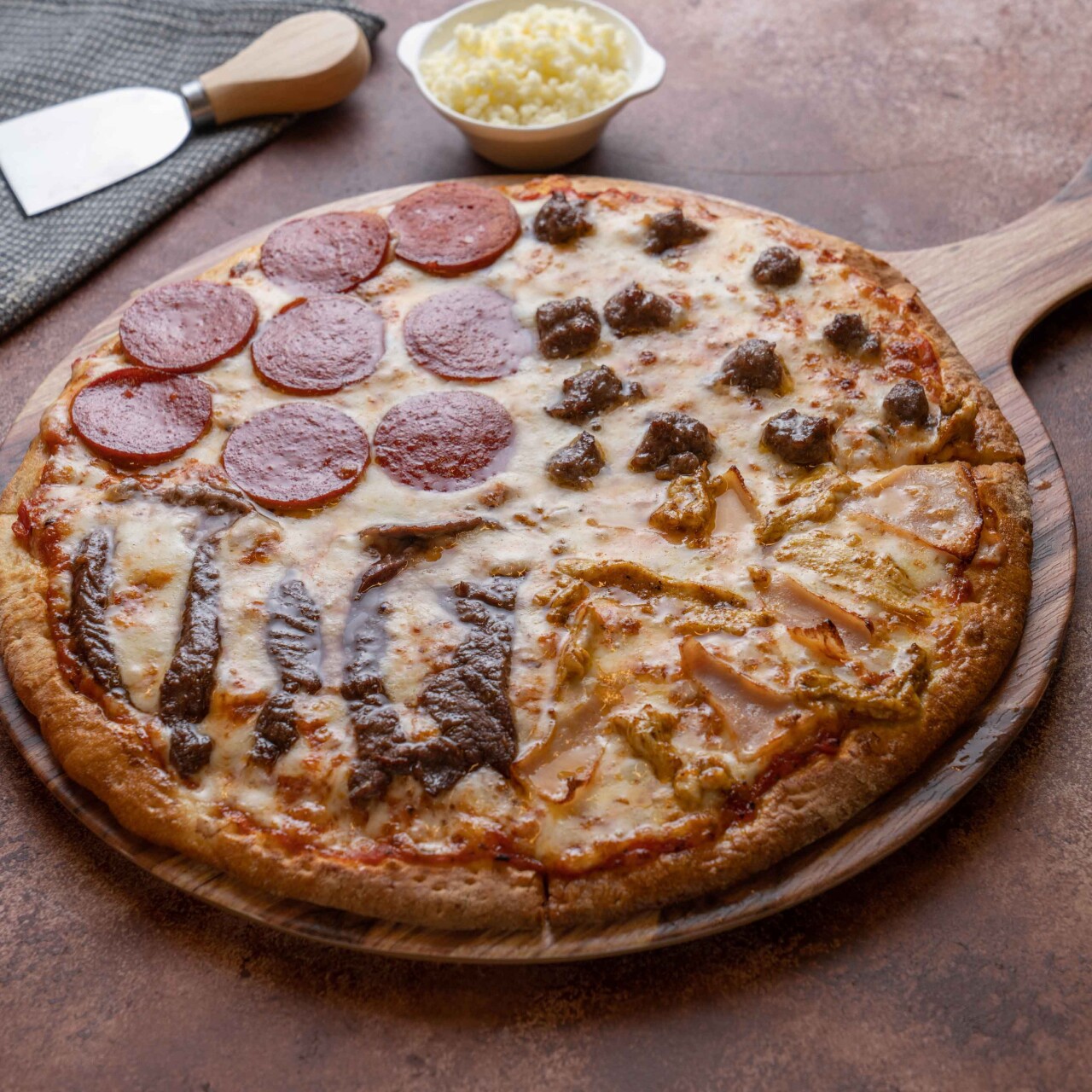 KARIŞIK ETLİ PİZZA
