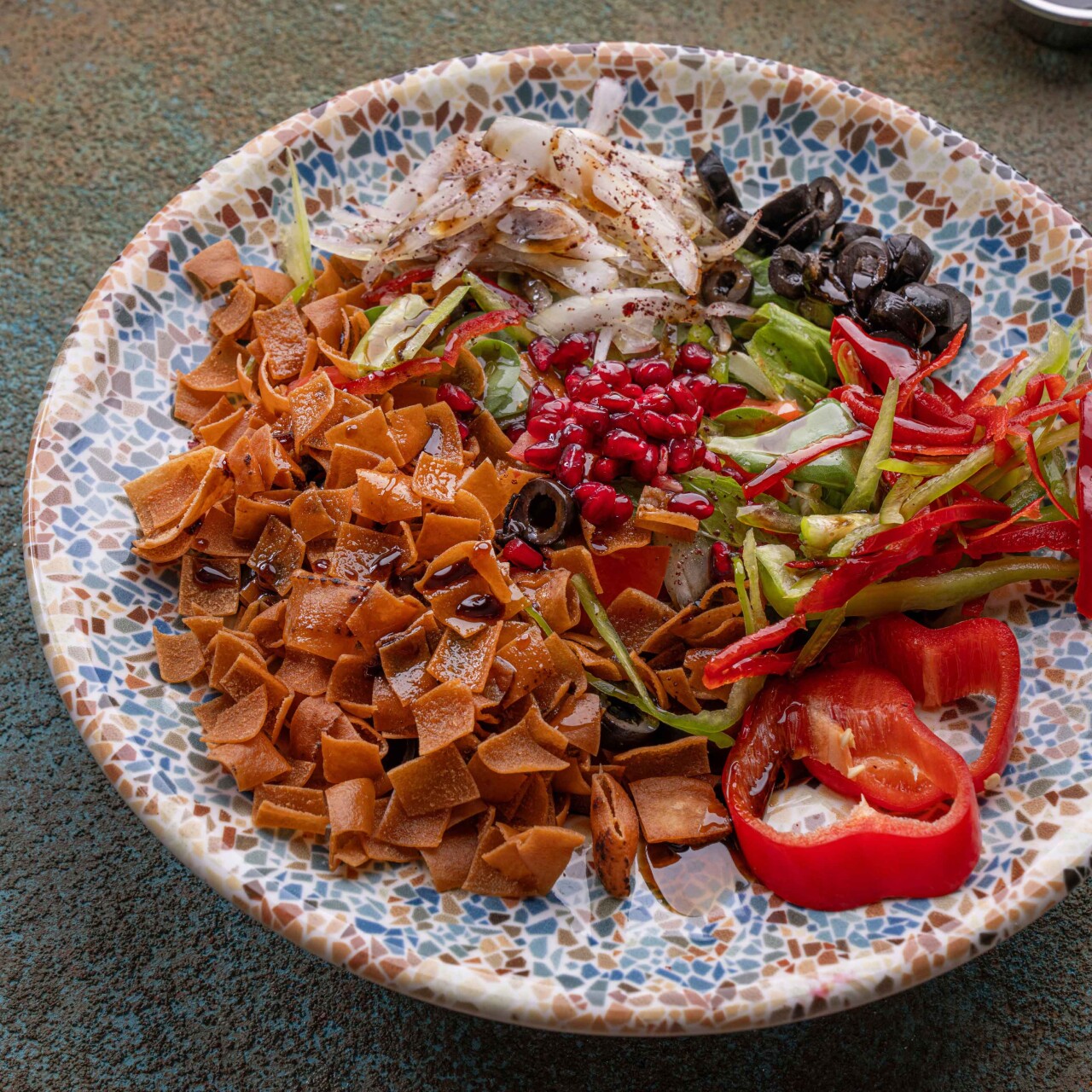 FETTUŞ SALATASI