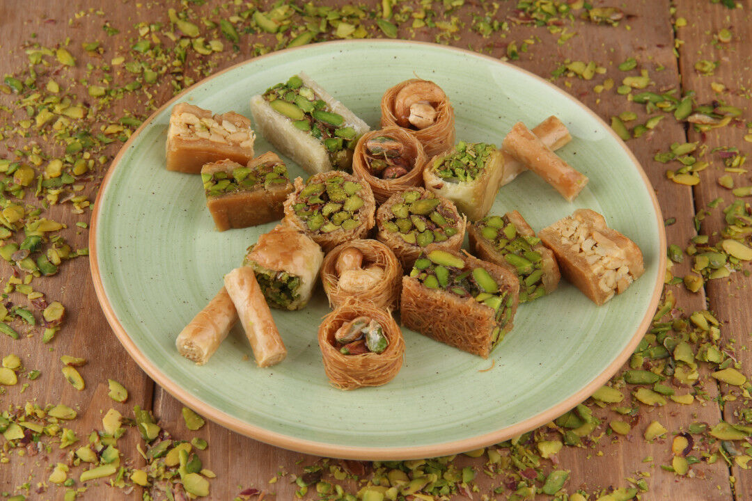 ANTEP FISTIĞI VE KAJU BAKLAVA TABAĞI