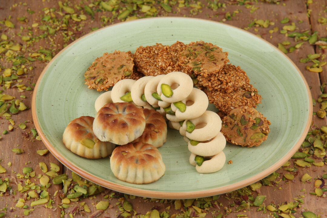 صحن مشكل نواشف (معمول عجوة - غريبة - برازق)