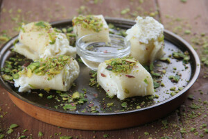 Image for 'حلاوة الجبن بالقشطة والفستق الحلبي' Item