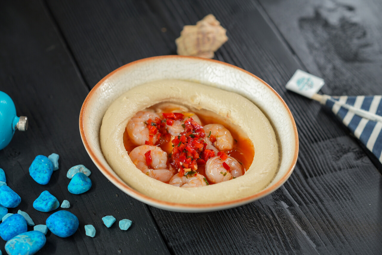 Hummus with shrimp